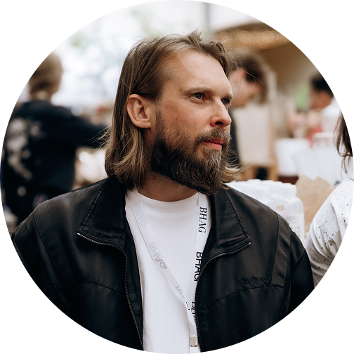 <span>Михаил</span> <span>Соколов</span>